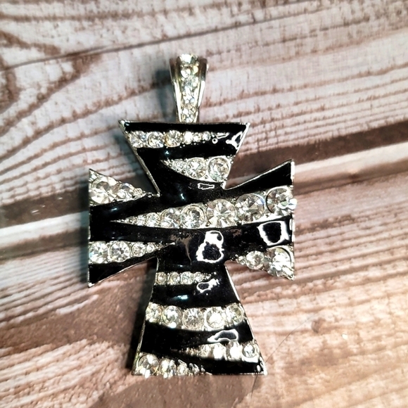 Zebra Print with faux diamonds matching set ring and pendant beautiful 💎 - Picture 3 of 11